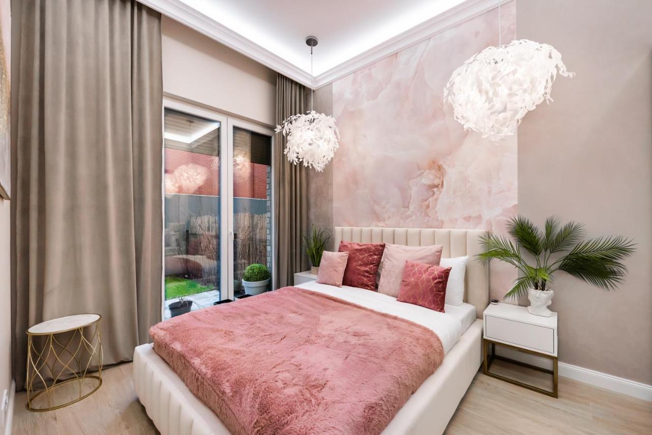 New Praga Ladies' & Gentlemen'S Apartments Warsaw Exterior photo